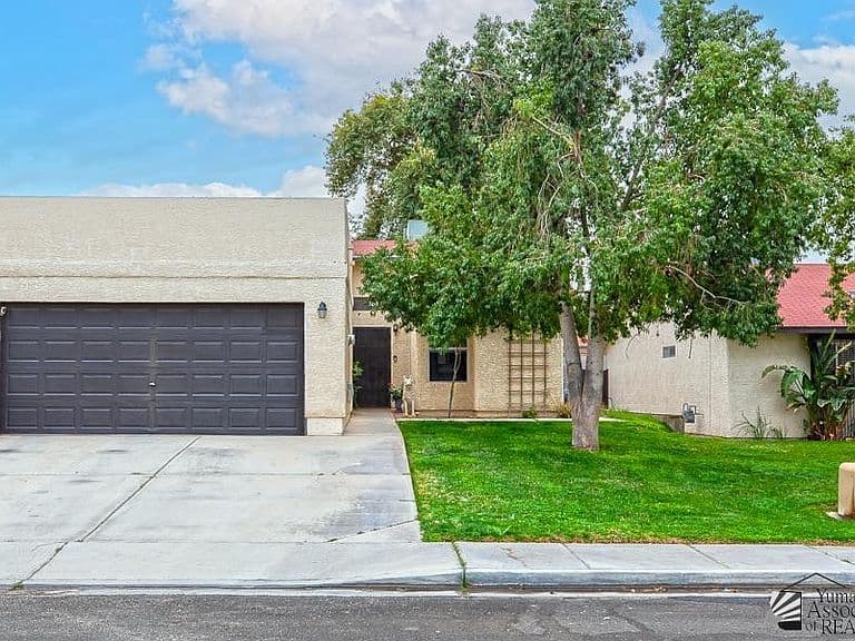 1643 W 12th Ln photo 2