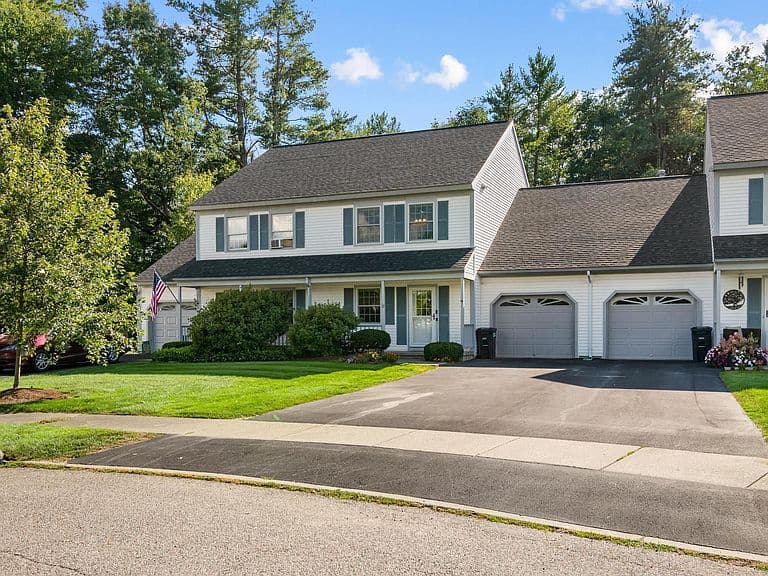 12 Perkins Drive photo 2