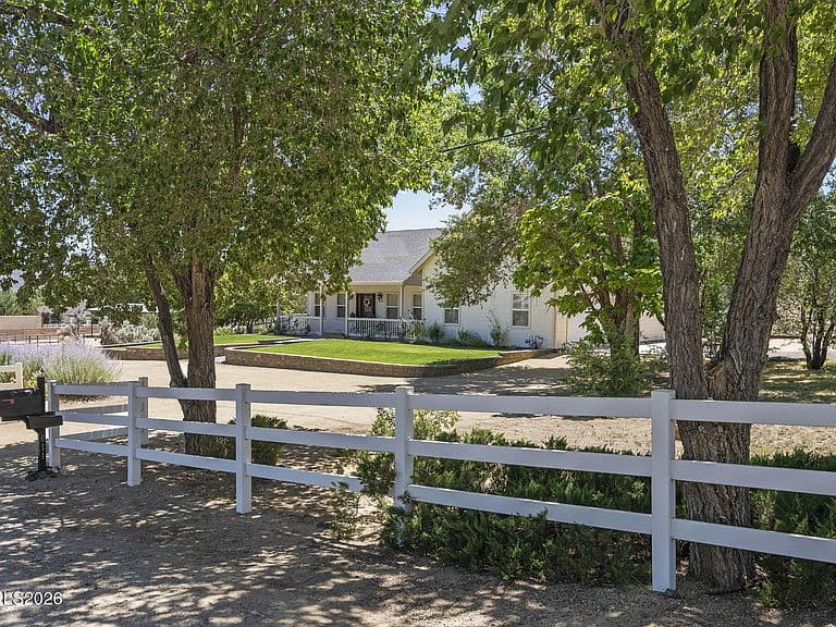 611 Rabe Way photo 2