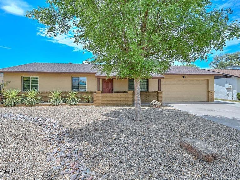 3957 W DESERT HILLS Drive photo 1
