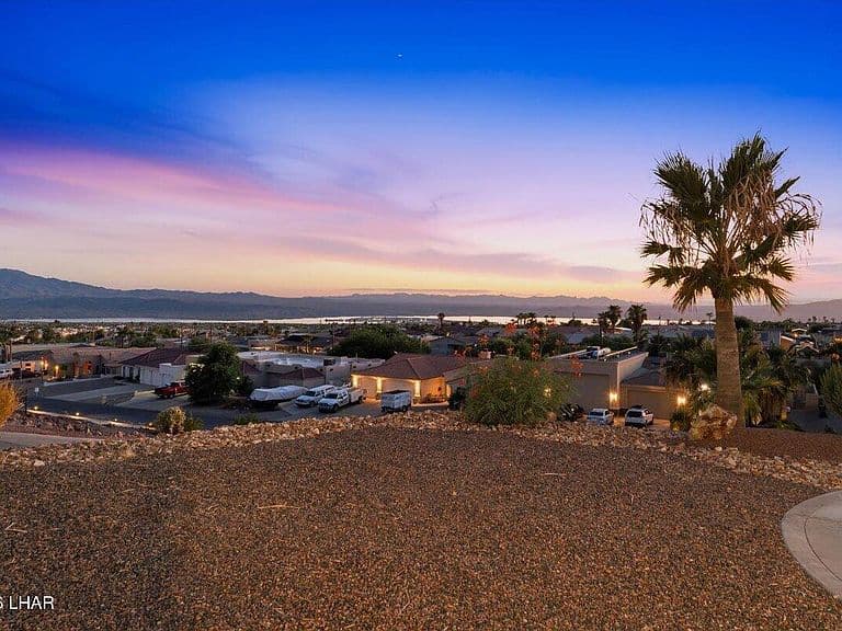 280 Pacific Dr photo 2