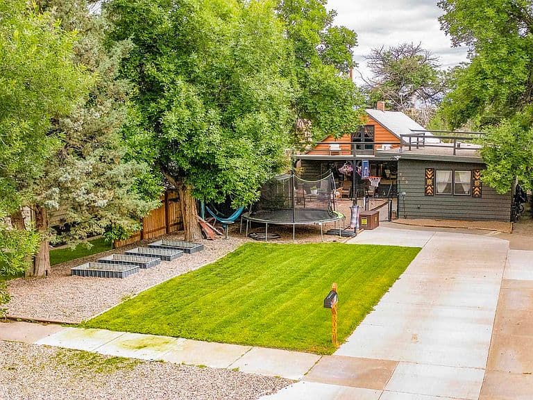 909 Grace Ave photo 2