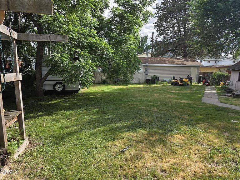 1111 Riverview Ave photo 2