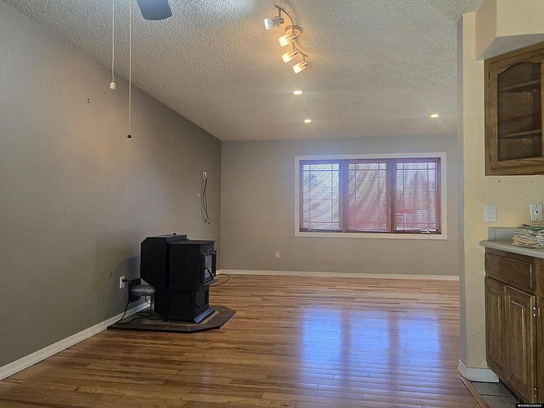 921 Sussex photo 4