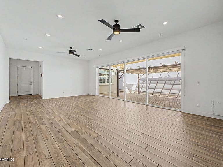 4015 E DAWSON Drive photo 4