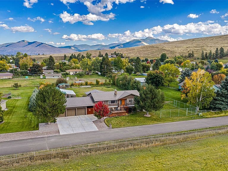 2730 Remington Ct photo 2