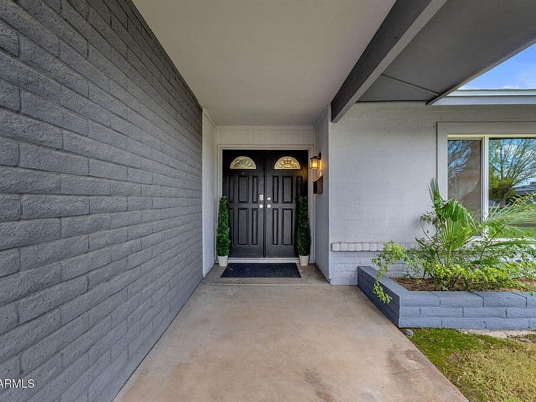 1611 E LA JOLLA Drive photo 5