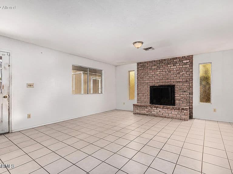 3631 W MYRTLE Avenue photo 5