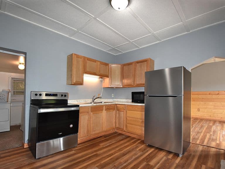 318 Williams St photo 2