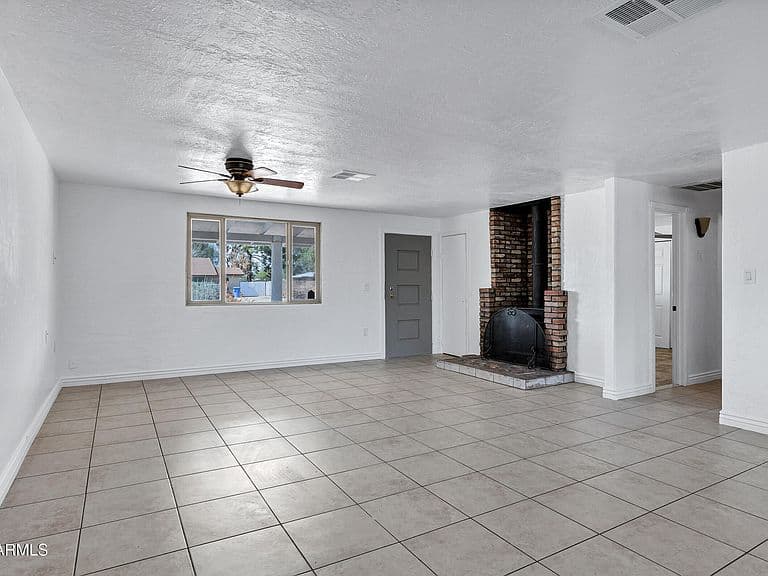 3235 E SUNNYSIDE Lane photo 4