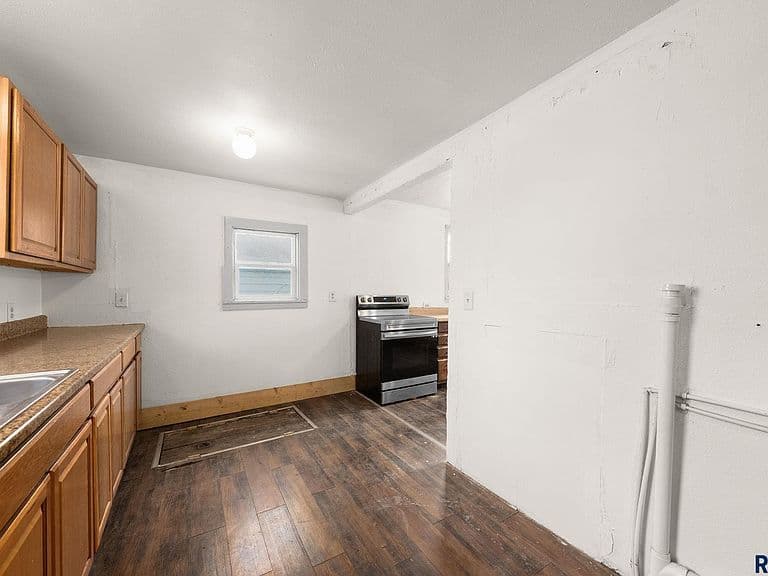106 E 5th St photo 5