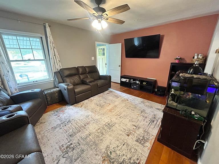 1419 Cherry St photo 2