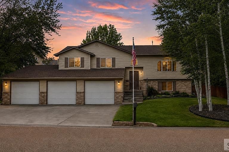 2312 E Oakmont Dr photo 1