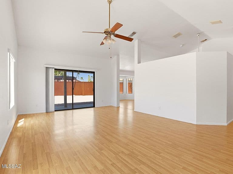 9724 N Oak Shadows Pl photo 4