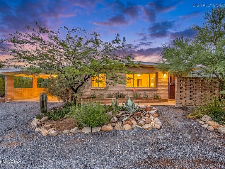 2402 W Wagon Wheel Dr photo 2