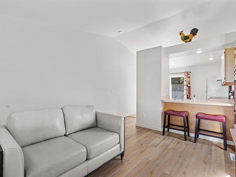 3404 S Poco Loco Pl photo 4
