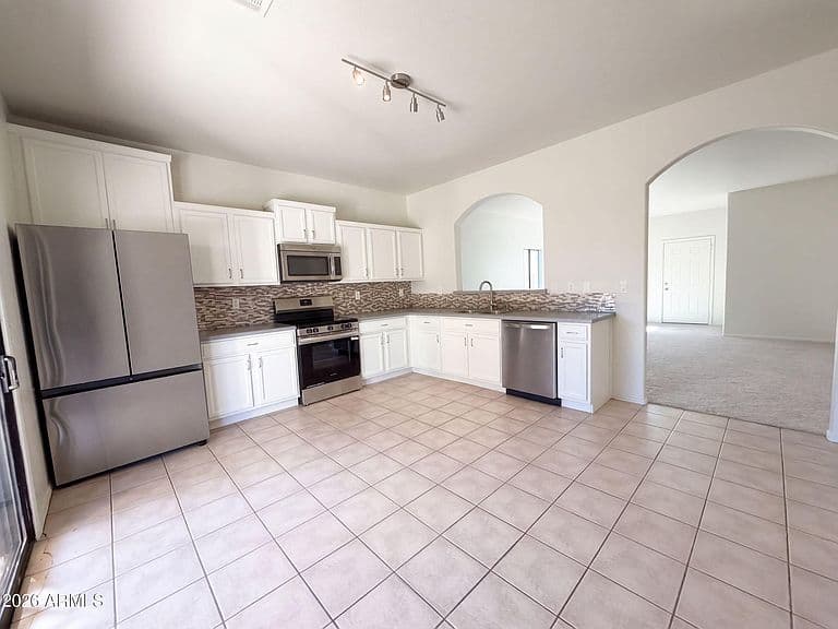 719 W LYDIA Lane photo 2
