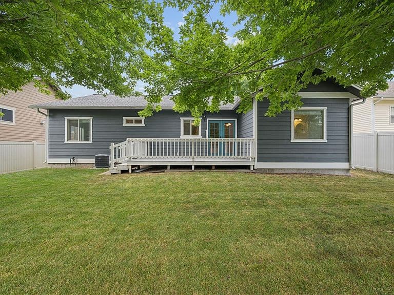 114 Sinopah St photo 5