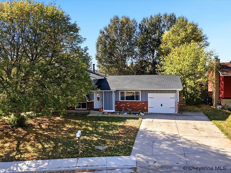4722 King Arthur Way photo 2