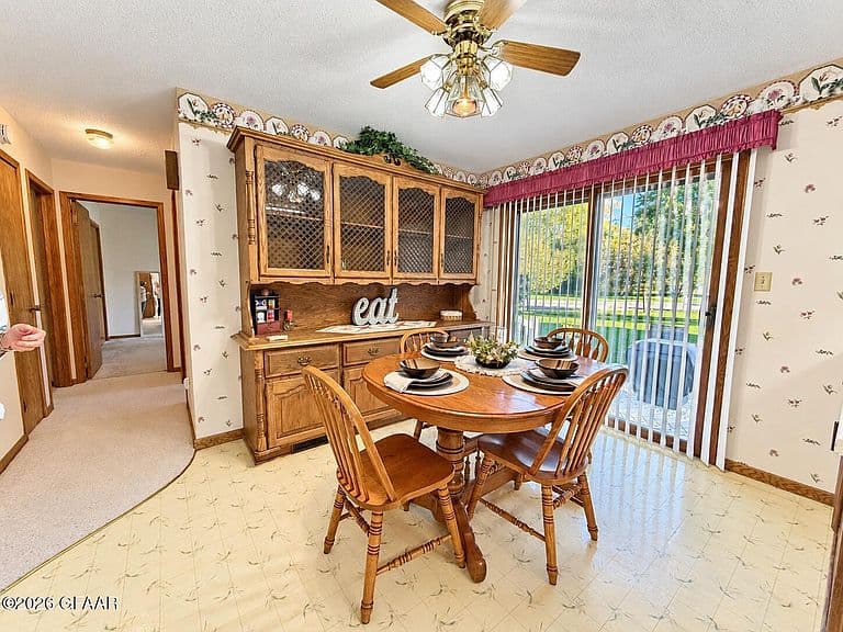 140 Riverside Dr photo 4