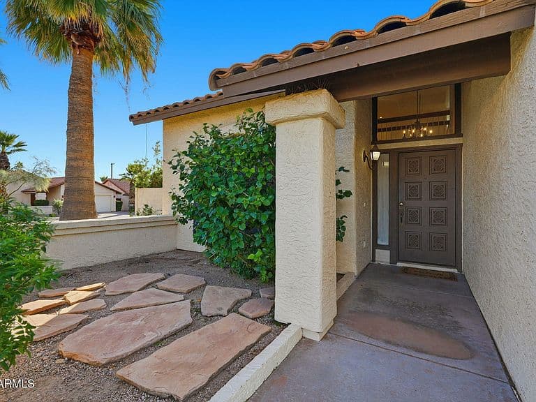 457 E BLUEBELL Lane photo 2