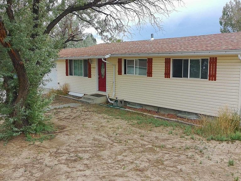 1105 View St photo 3