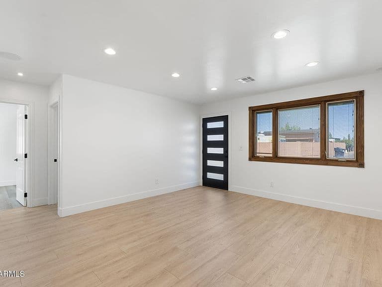 1421 W ROSAL Place photo 3