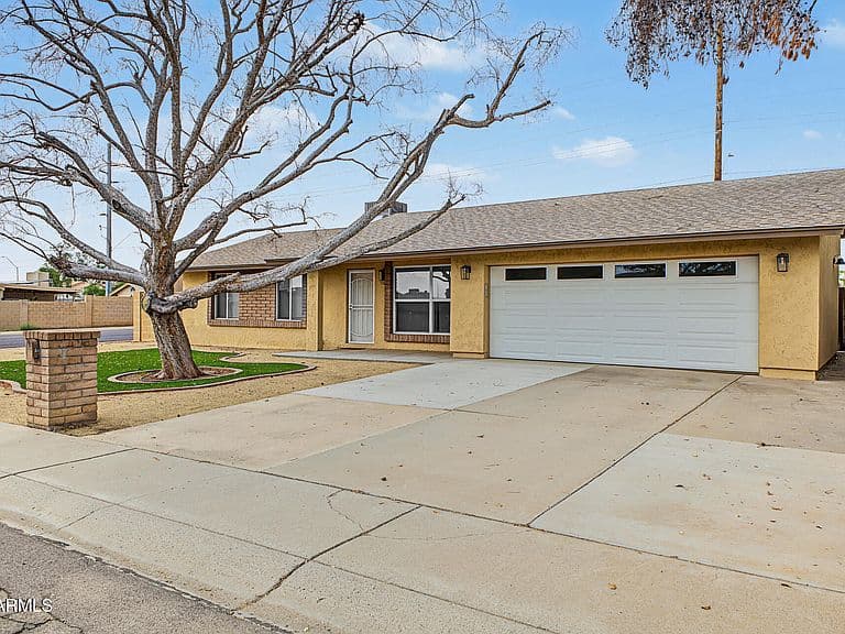 1636 W VILLA THERESA Drive photo 1