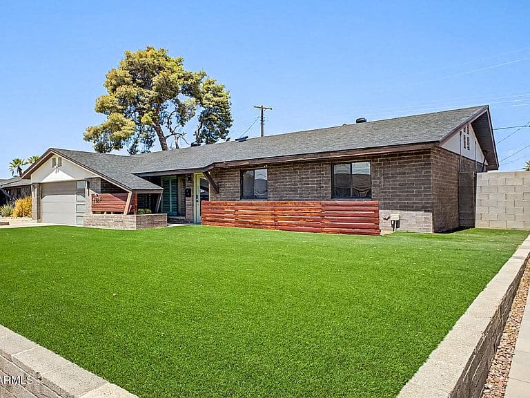 8326 E HUBBELL Street photo 4