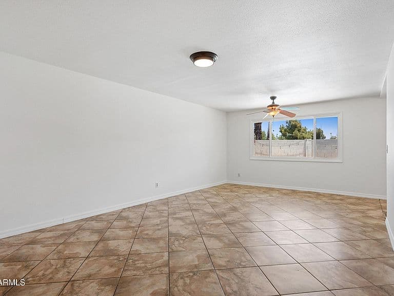 4001 S HAZELTON Lane photo 5