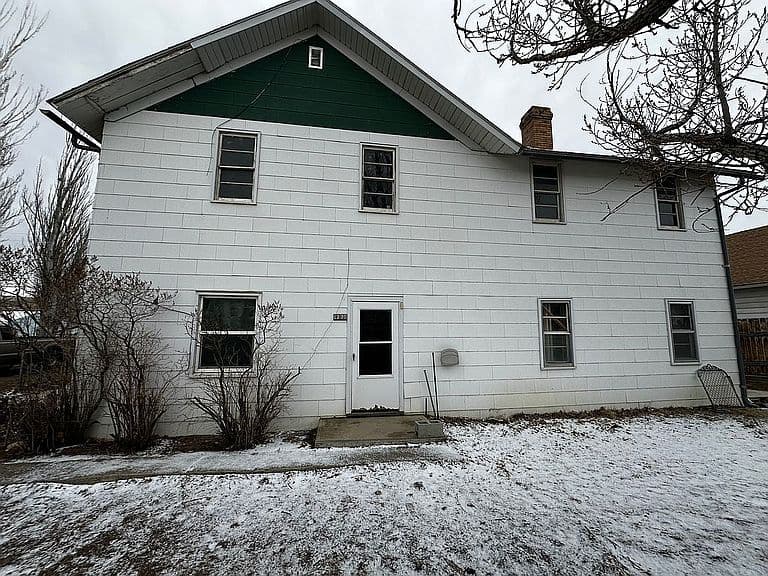 1228 Main St photo 1