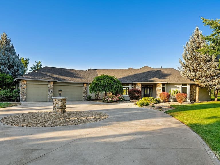 2050 S Artesian Rd photo 2