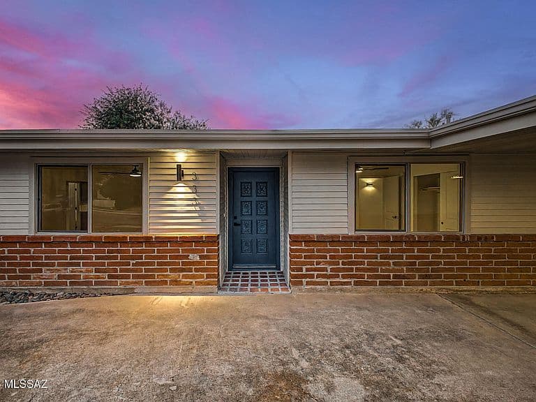 333 N Alandale Ave photo 5