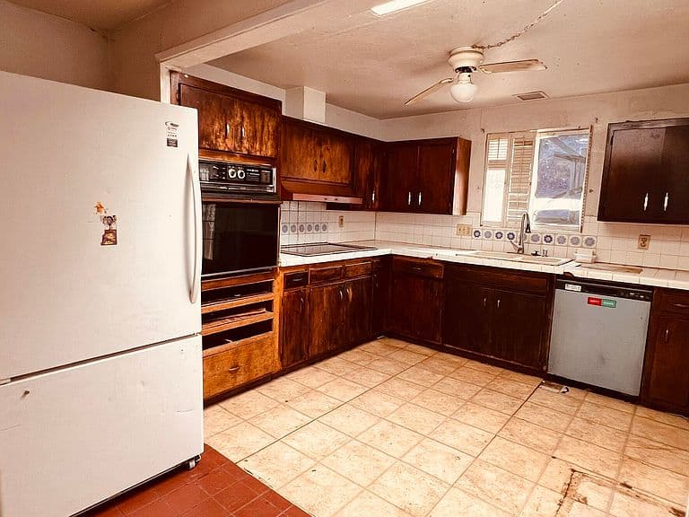 2050 W Amy Dr photo 4