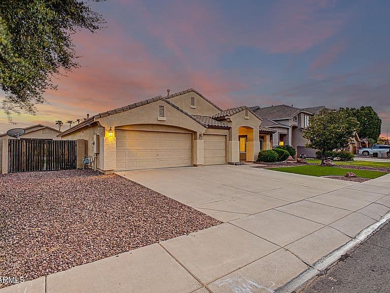 8239 W HARMONY Lane photo 3