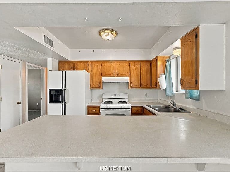 3701 N Wells Street photo 3