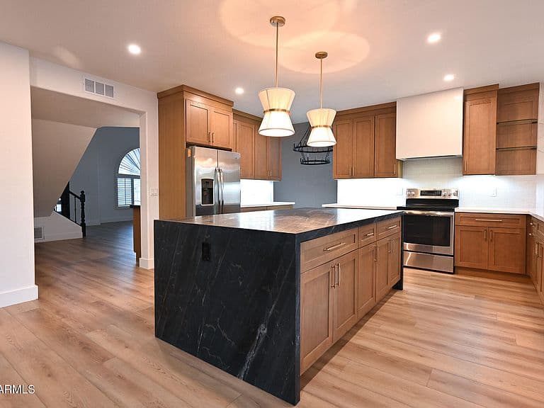 1849 E WINDMERE Drive photo 2