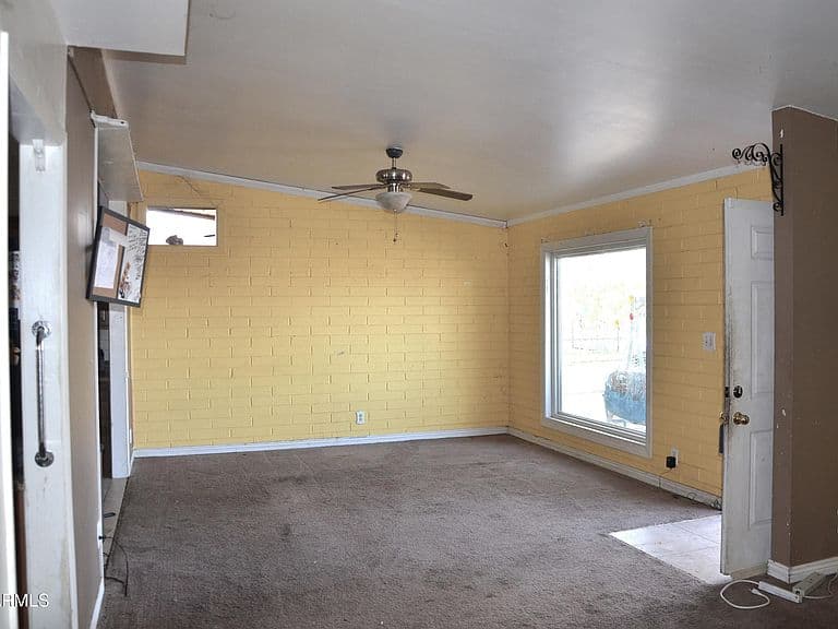 655 W CAROLINE Street photo 3