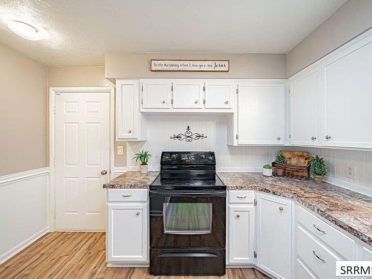 1330 Merrett Dr photo 5