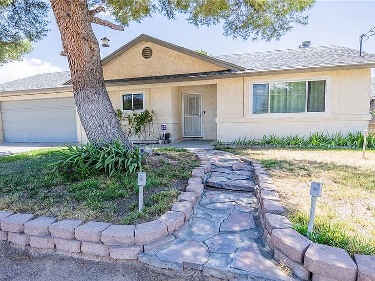 2746 Ross Avenue photo 2
