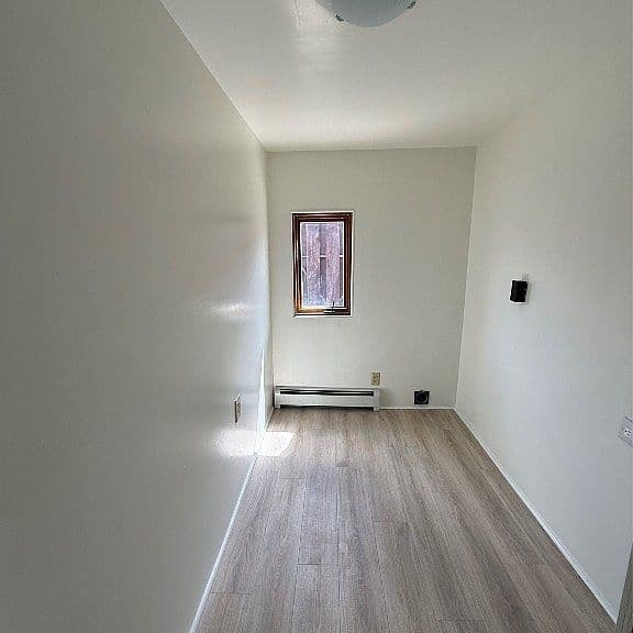 215 2nd St photo 4