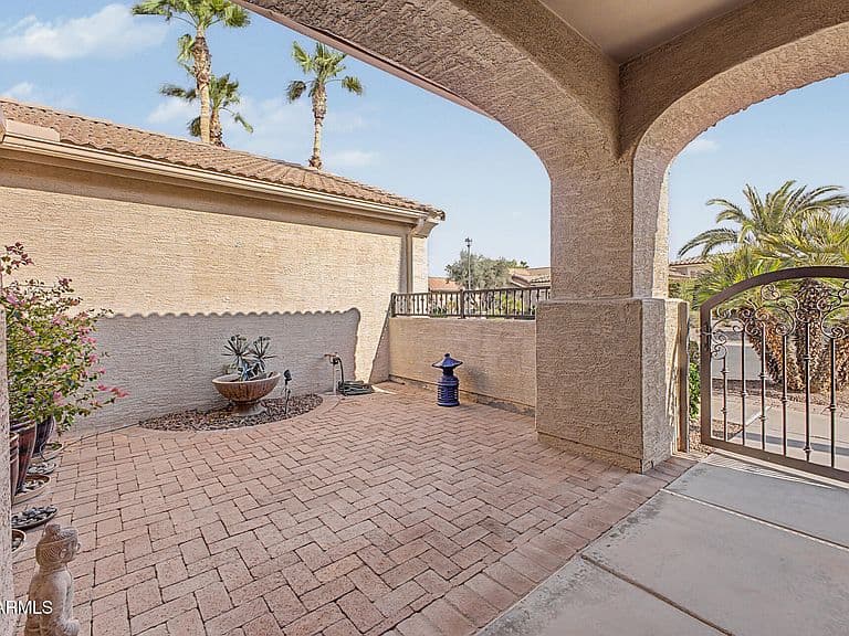 15926 W MERRELL Street photo 2
