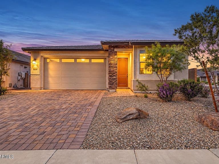 17224 W DESERT SAGE Drive photo 1