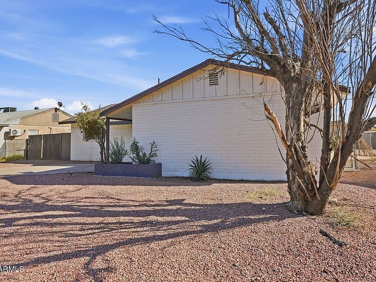 6425 W ROSE Lane photo 3