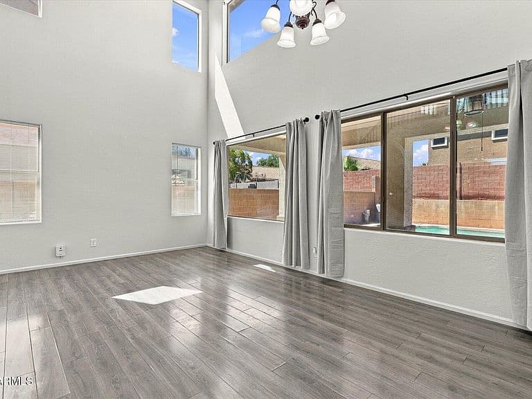 25752 W Globe Avenue photo 3