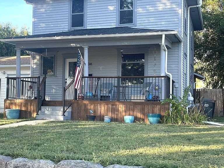 504 W Pleasant Dr photo 1