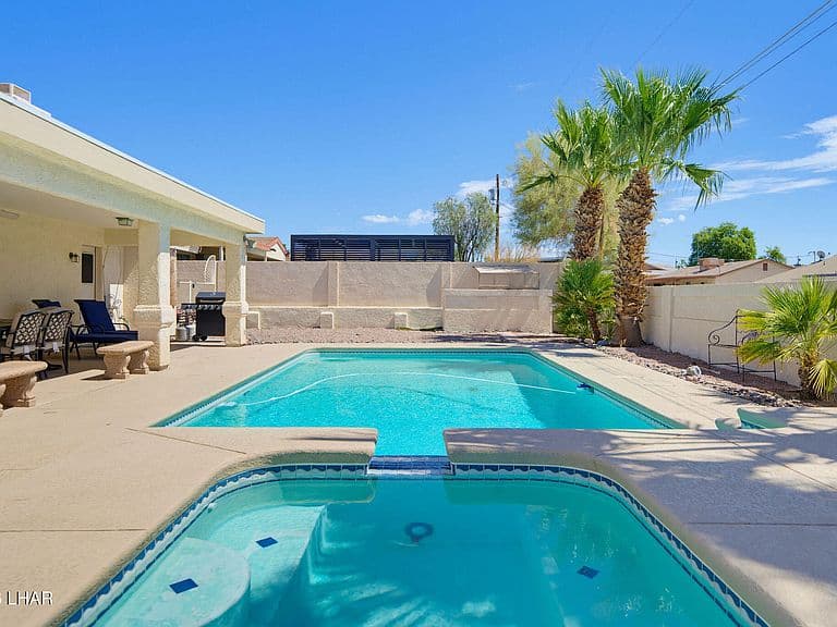 1720 Topaz Dr photo 4