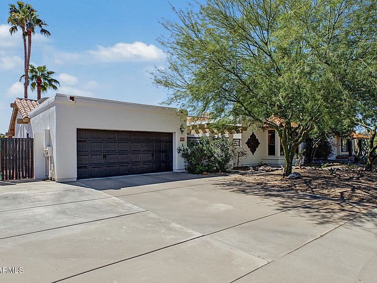 2643 E LOCKWOOD Street photo 2