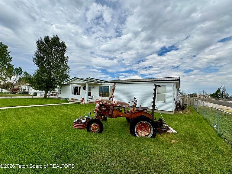 204 County Rd photo 1