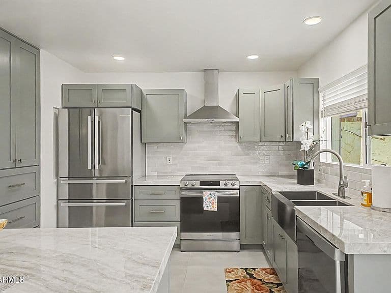 7123 E BUENA TERRA Way photo 3